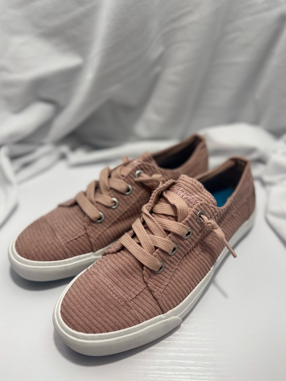 Blowfish Corduroy Lace-Up Sneakers in Dusty Pink-New no tags